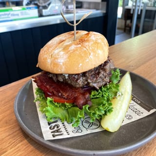 CHEESEBURGER