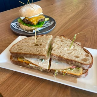 AVOCADO & MUENSTER